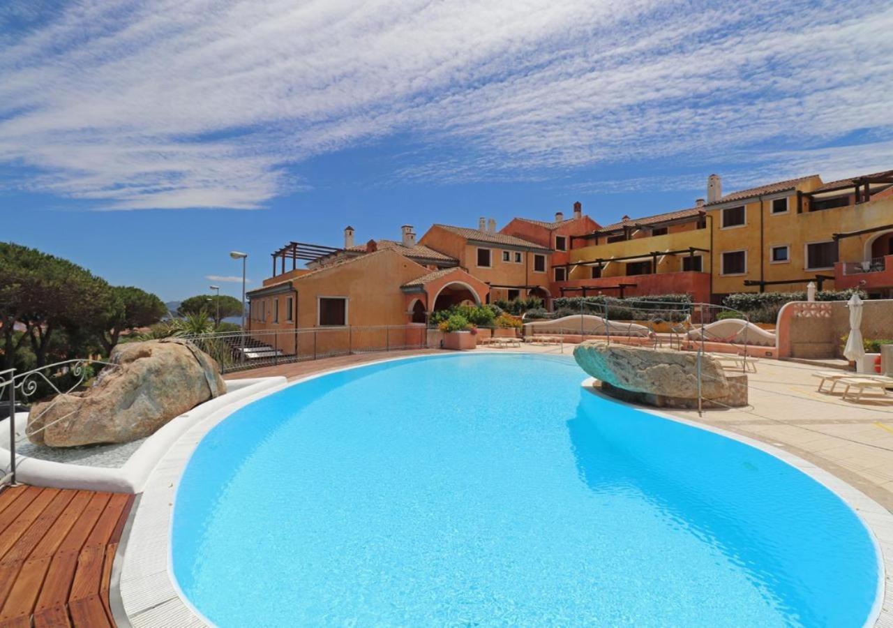 Residence Borgo Punta Villa Ла-Маддалена Экстерьер фото