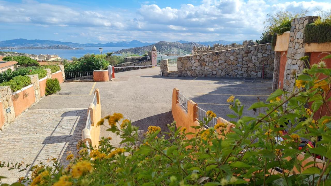 Residence Borgo Punta Villa Ла-Маддалена Экстерьер фото