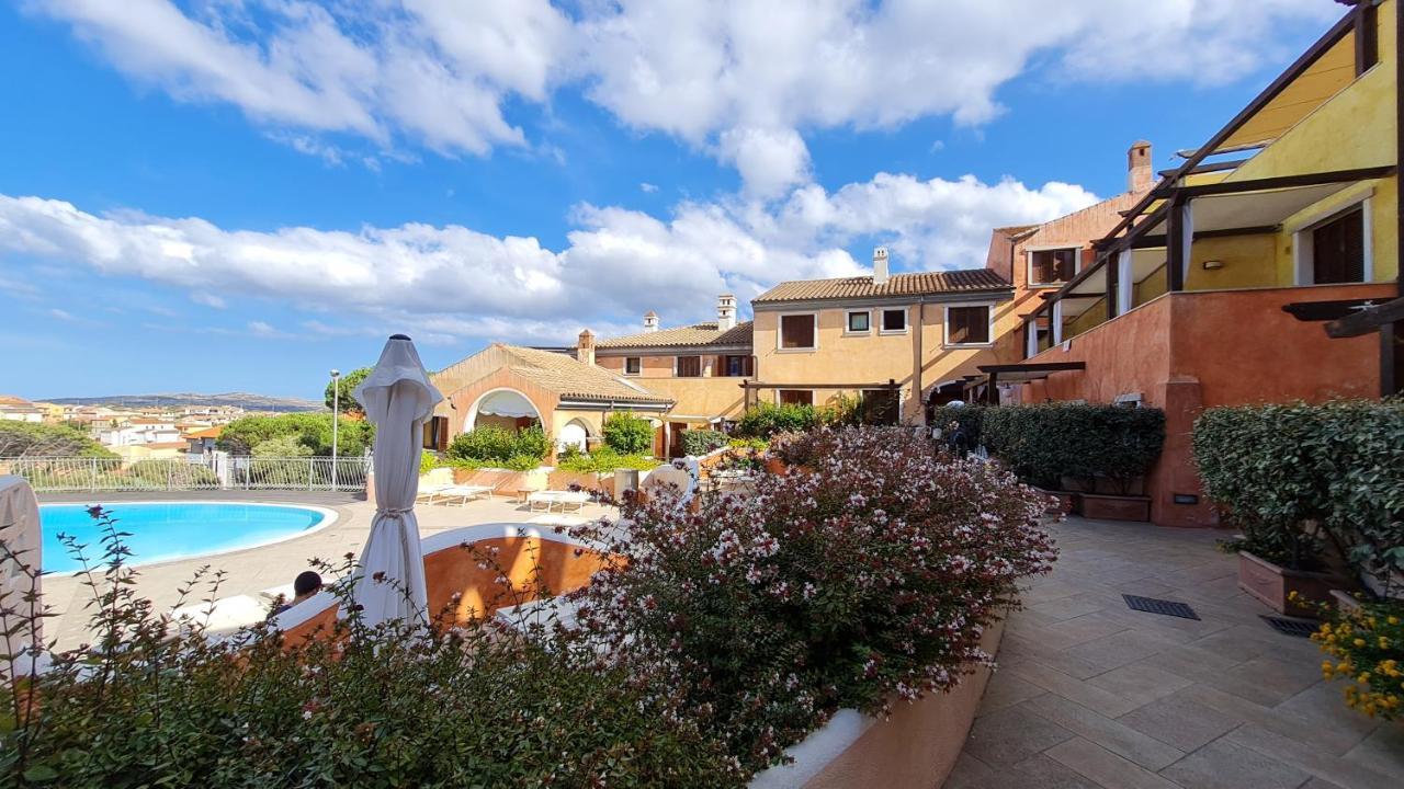 Residence Borgo Punta Villa Ла-Маддалена Экстерьер фото
